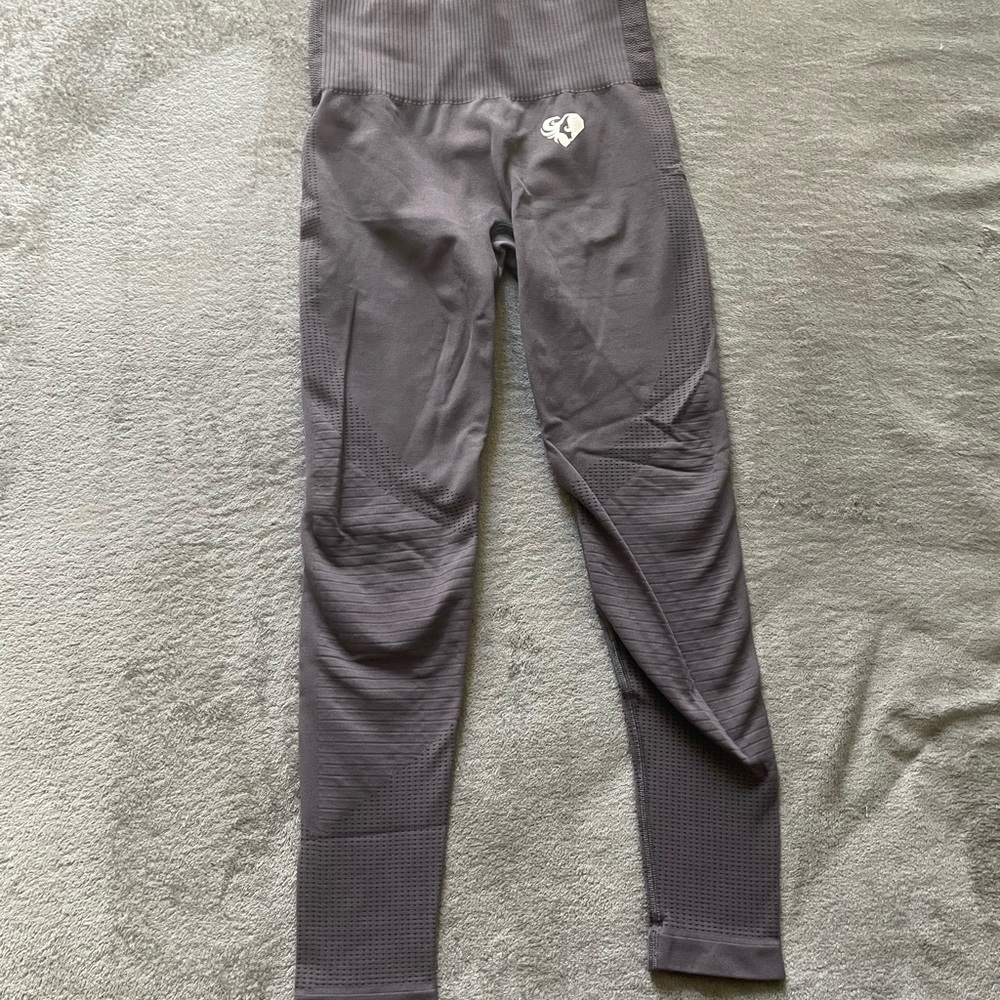 Women’s Best gray leggings